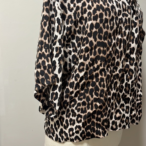 H&M leopard print button sown blouse with pocket - Picture 3 of 7
